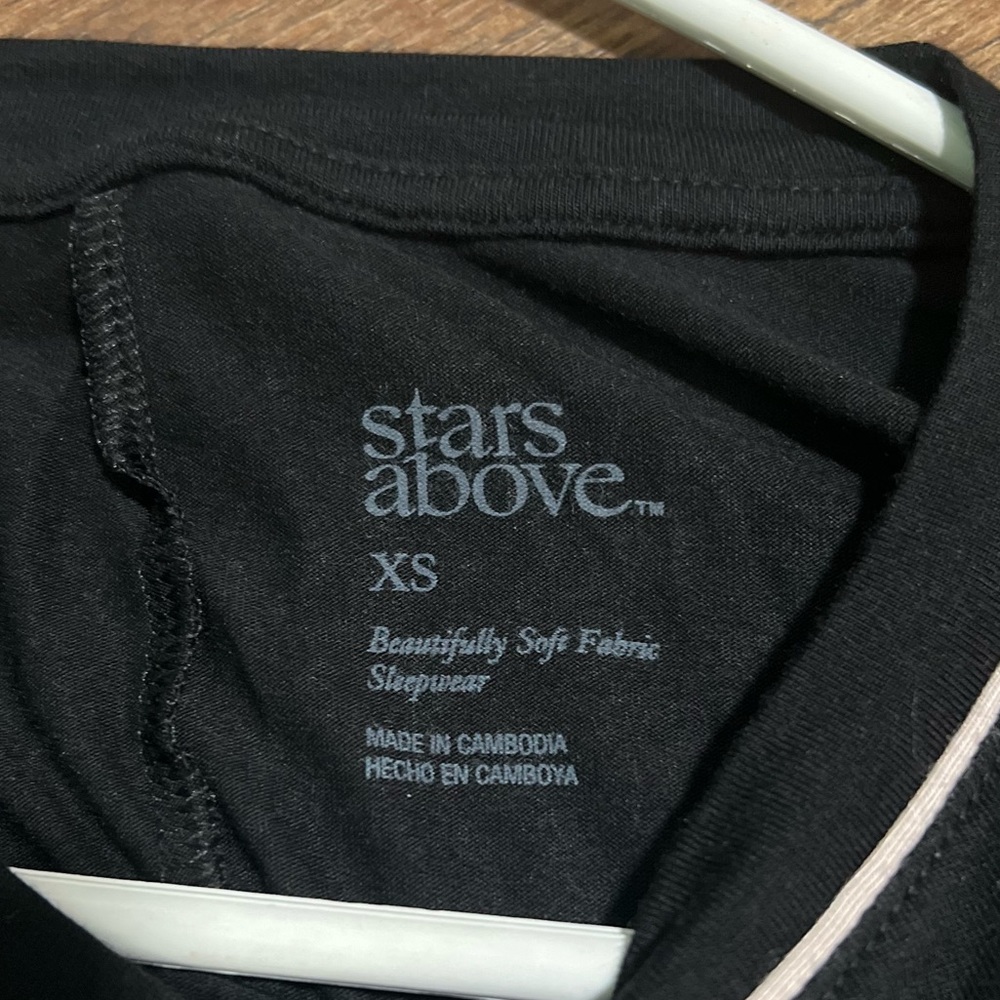 NWT extremely soft sleep top - Picture 2 of 3